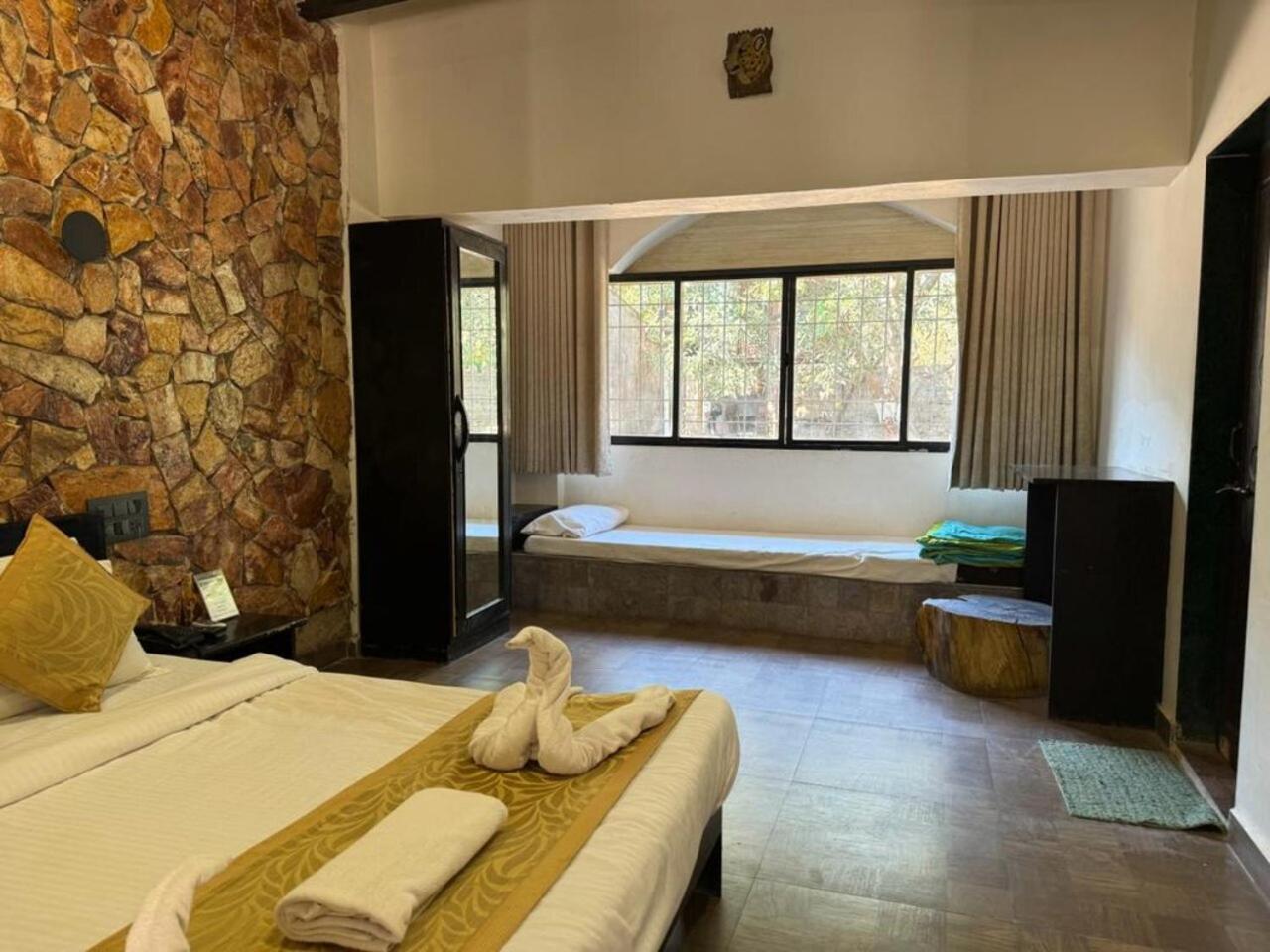 Gir Lions Paw Resort With Swimming Pool Sasan Gir Eksteriør bilde