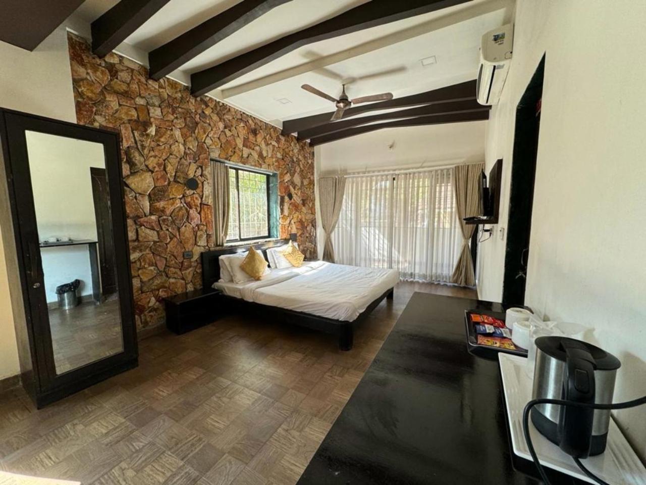 Gir Lions Paw Resort With Swimming Pool Sasan Gir Eksteriør bilde