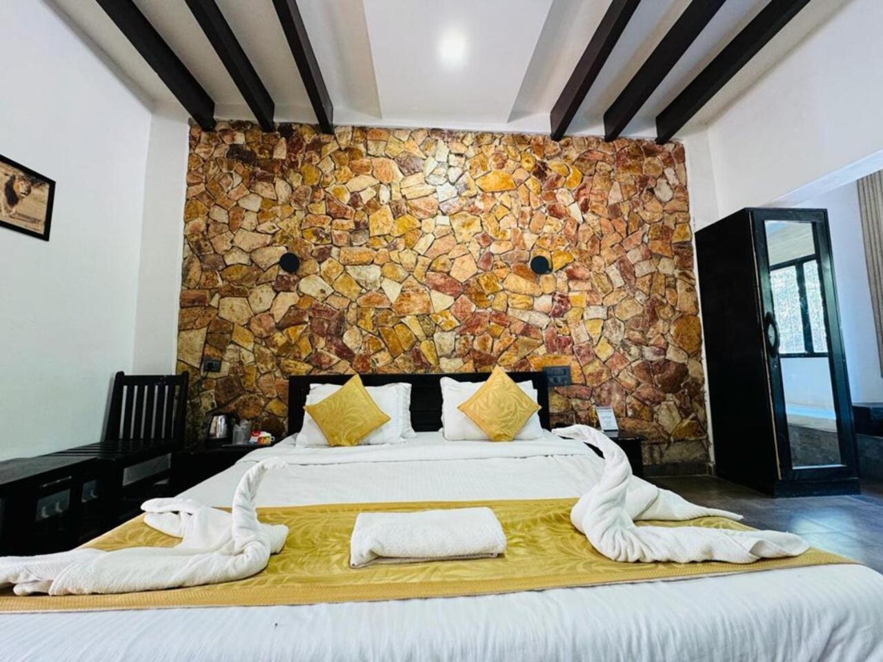 Gir Lions Paw Resort With Swimming Pool Sasan Gir Eksteriør bilde